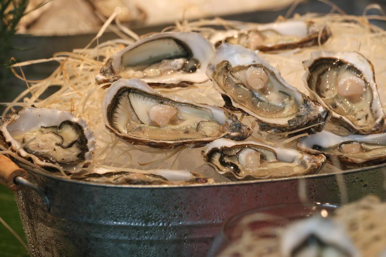 Chatrium Grand Μπανγκόκ Εξωτερικό φωτογραφία Oysters on ice