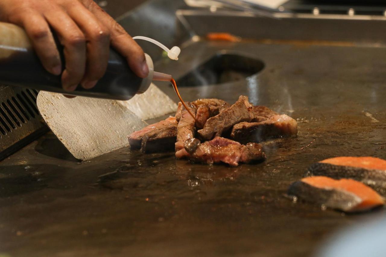 Chatrium Grand Μπανγκόκ Εξωτερικό φωτογραφία Soy sauce being used in cooking
