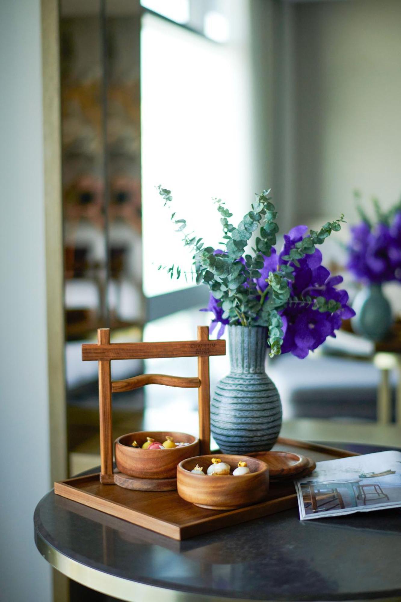 Chatrium Grand Μπανγκόκ Εξωτερικό φωτογραφία A vase of flowers