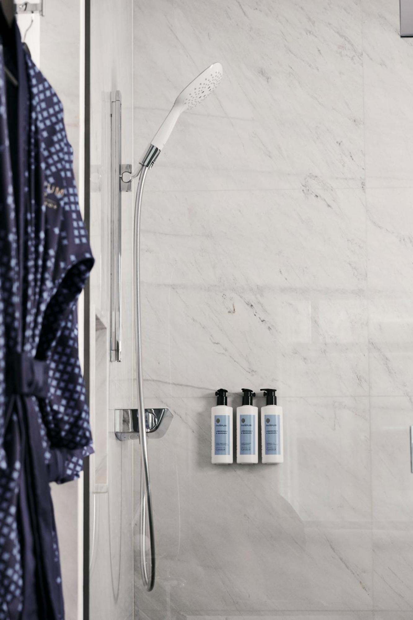 Chatrium Grand Μπανγκόκ Εξωτερικό φωτογραφία A shower